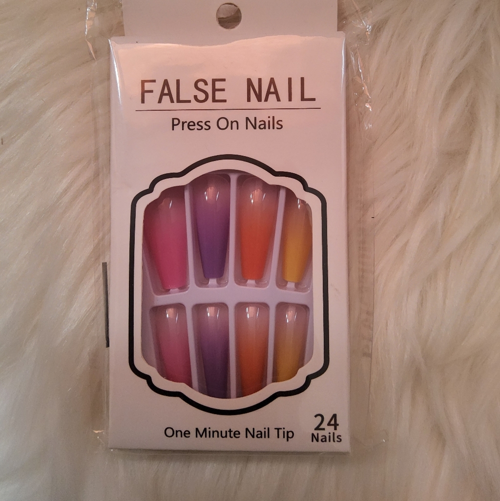 10 /$10 Vibrant Gradient Press On Nails Set